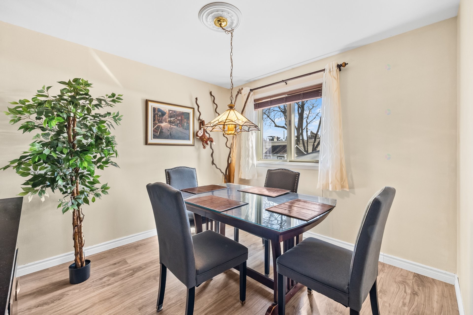 









1520


Rue Verchères

,
Longueuil (Le Vieux-Longueuil),




QC
J4K2Z7

