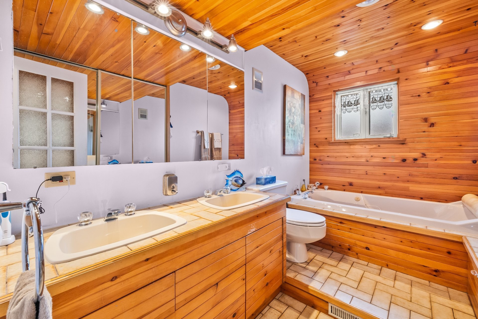 









1520


Rue Verchères

,
Longueuil (Le Vieux-Longueuil),




QC
J4K2Z7

