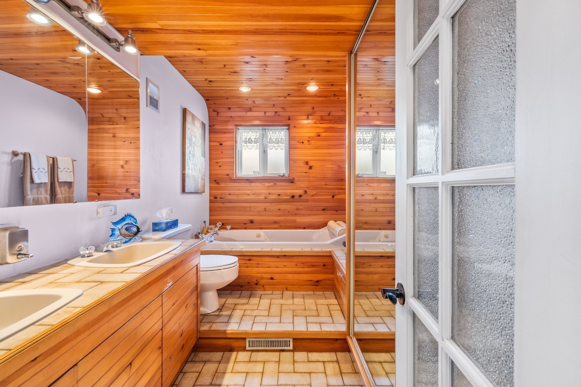 









1520


Rue Verchères

,
Longueuil (Le Vieux-Longueuil),




QC
J4K2Z7

