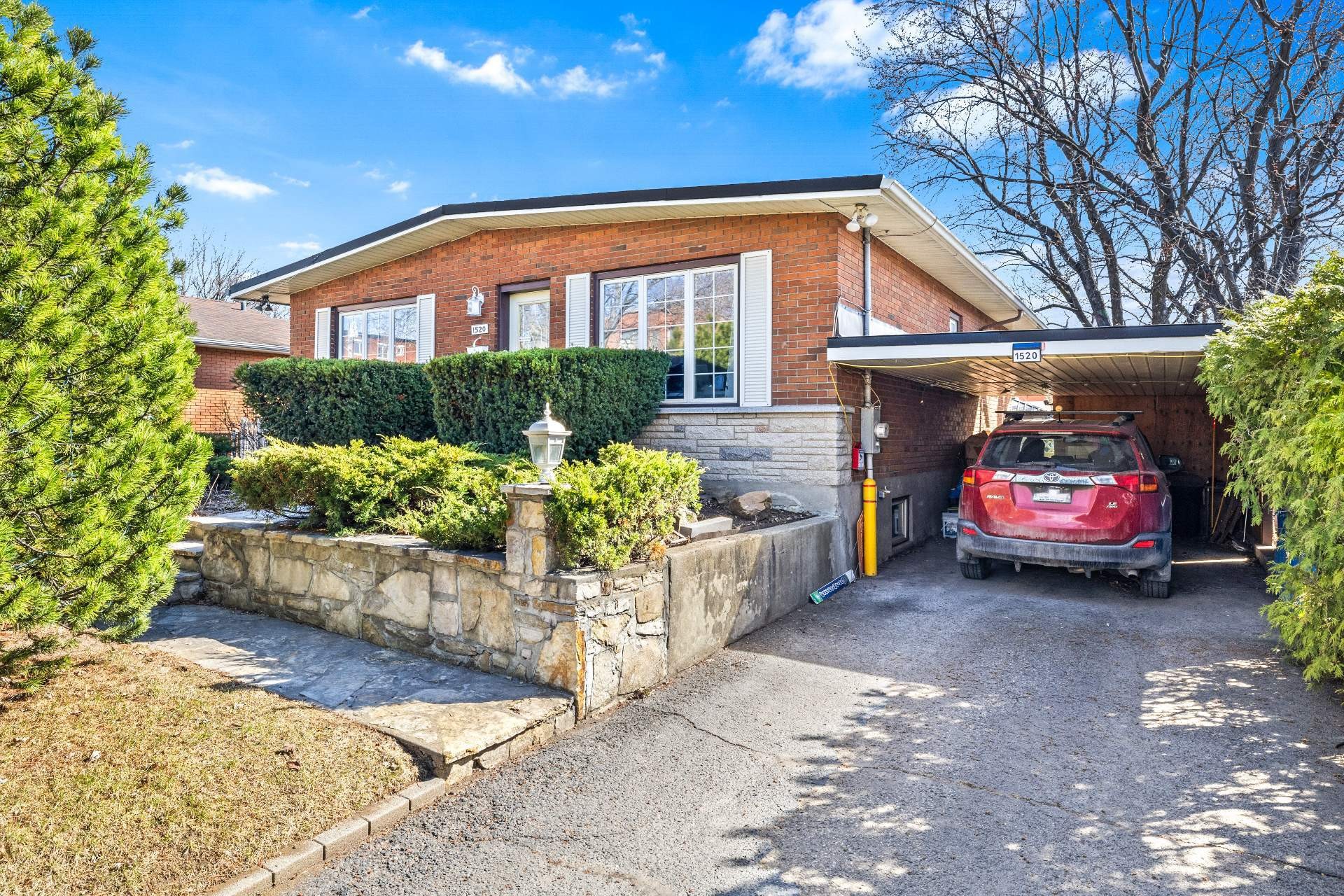 









1520


Rue Verchères

,
Longueuil (Le Vieux-Longueuil),




QC
J4K2Z7

