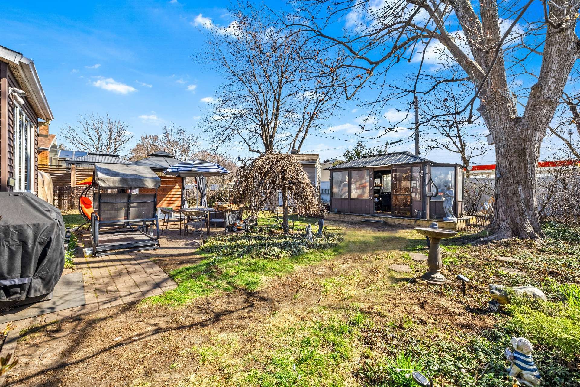 









1520


Rue Verchères

,
Longueuil (Le Vieux-Longueuil),




QC
J4K2Z7

