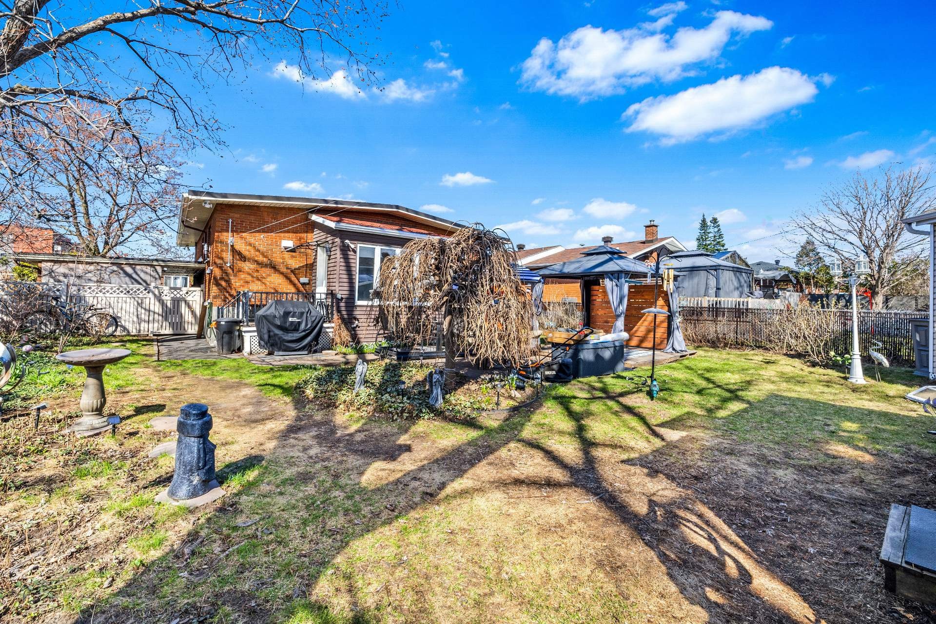 









1520


Rue Verchères

,
Longueuil (Le Vieux-Longueuil),




QC
J4K2Z7

