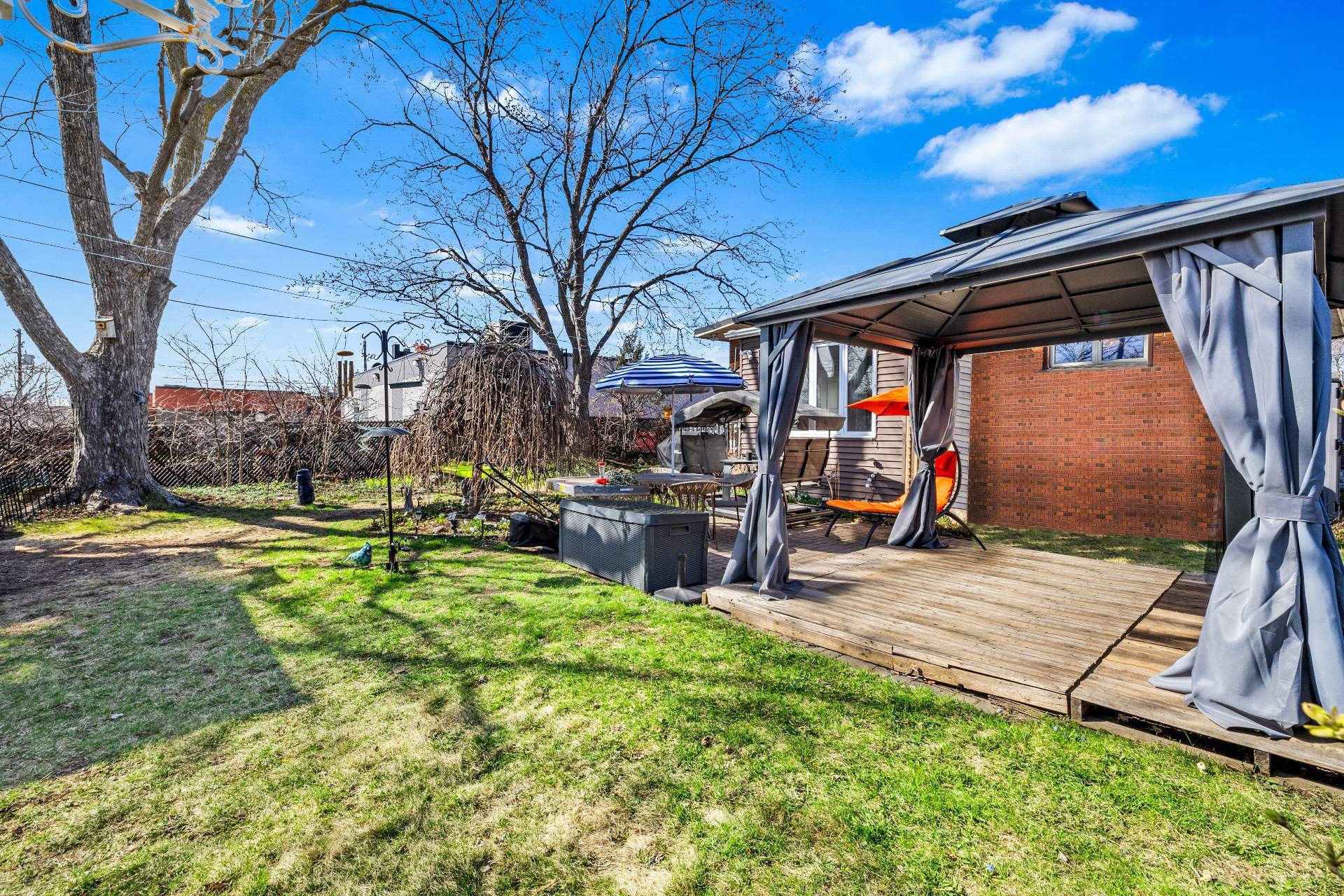 









1520


Rue Verchères

,
Longueuil (Le Vieux-Longueuil),




QC
J4K2Z7

