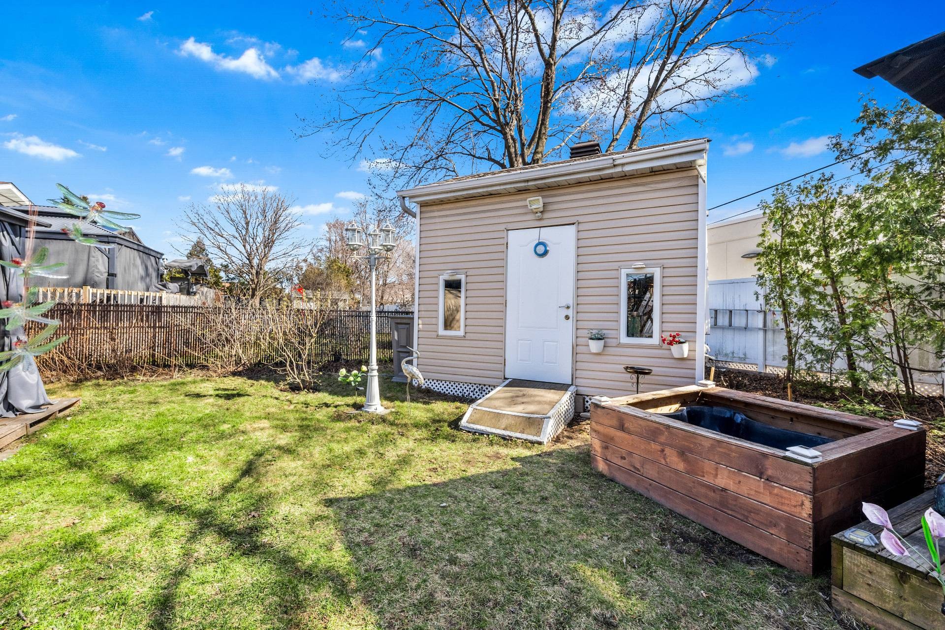 









1520


Rue Verchères

,
Longueuil (Le Vieux-Longueuil),




QC
J4K2Z7

