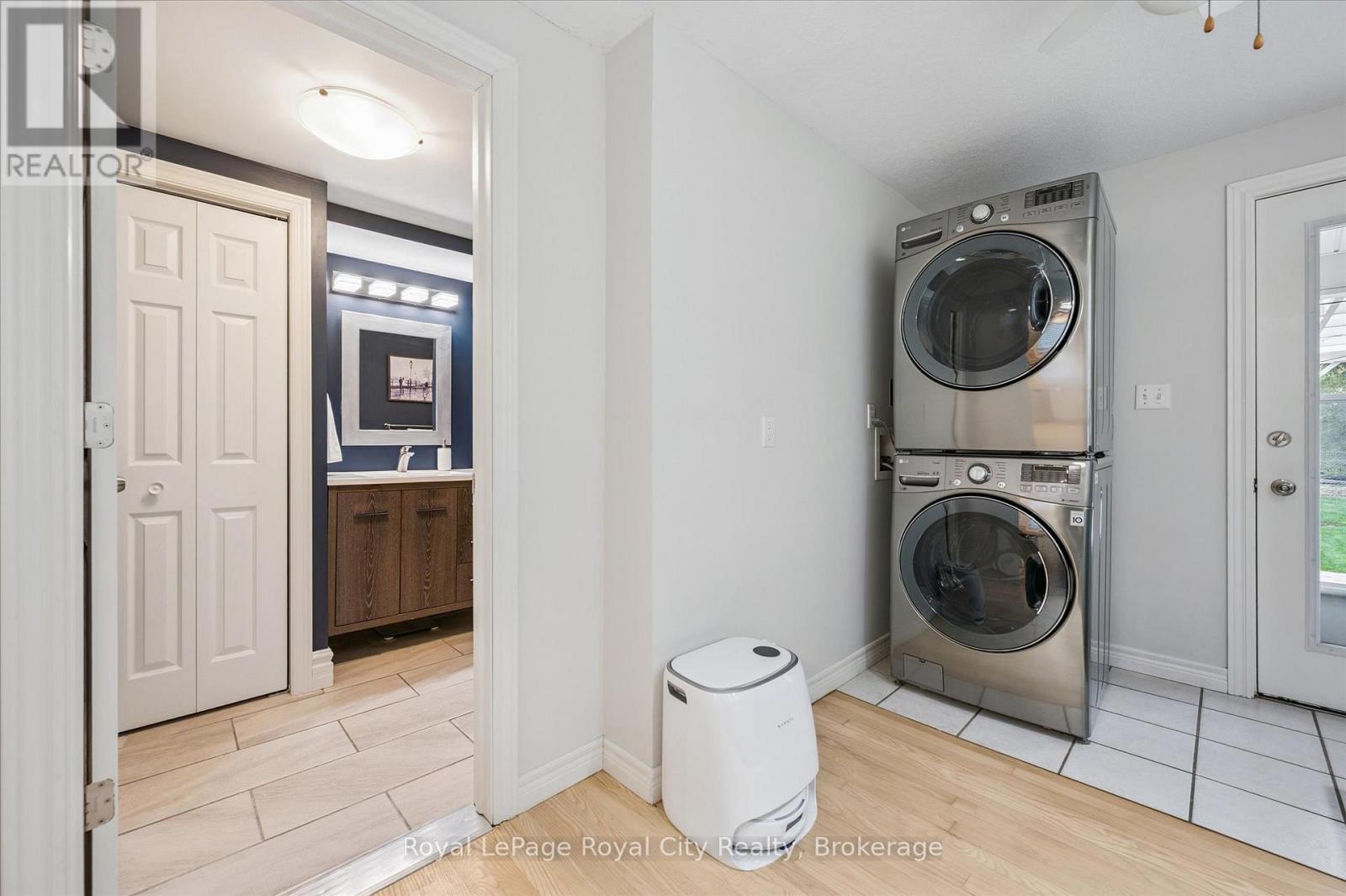 












6548 BEATTY LINE N

,
Centre Wellington (Fergus),




Ontario
N1M2W3

