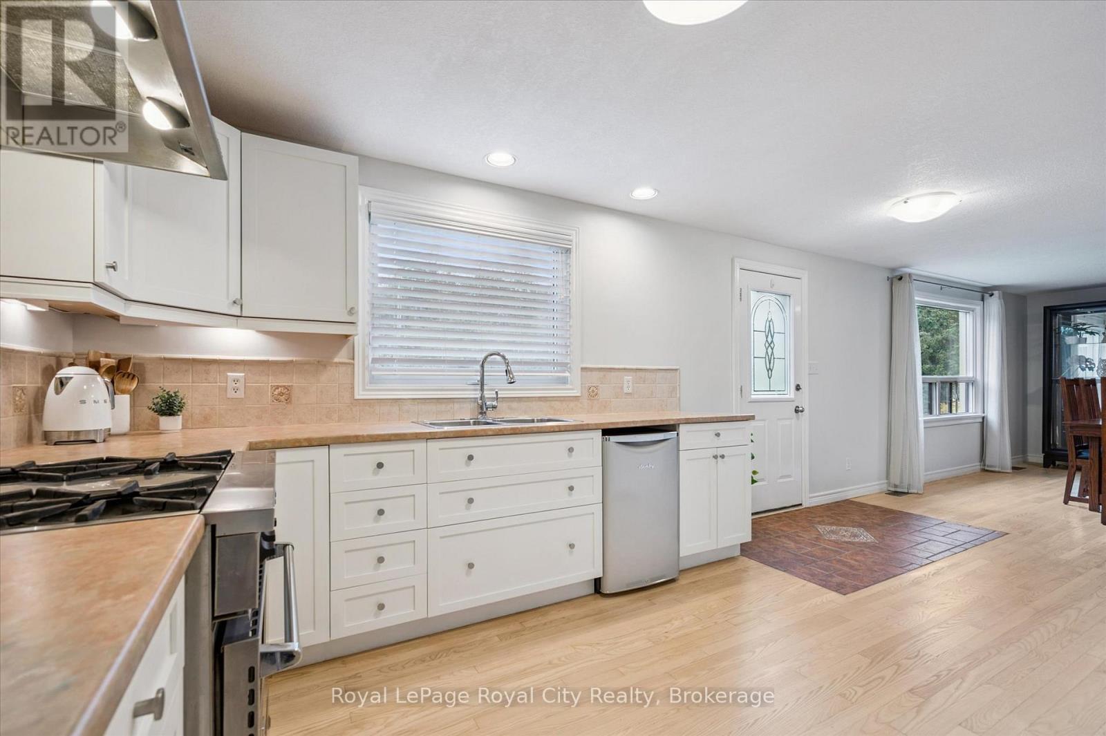 












6548 BEATTY LINE N

,
Centre Wellington (Fergus),




Ontario
N1M2W3


