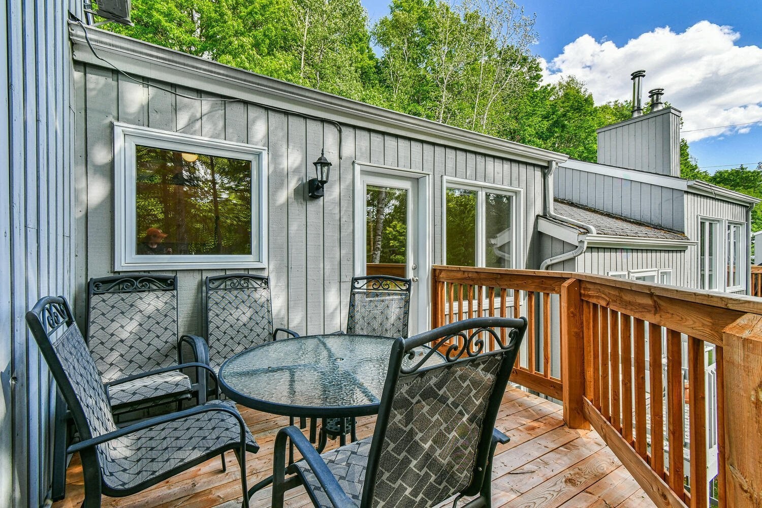 









1009

 - 1010


Crois. des Soleils

,
Mont-Tremblant,




QC
J8E1X6

