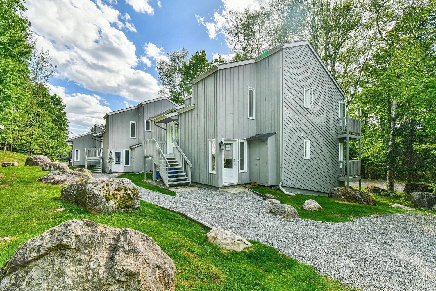 









1009

 - 1010


Crois. des Soleils

,
Mont-Tremblant,




QC
J8E1X6


