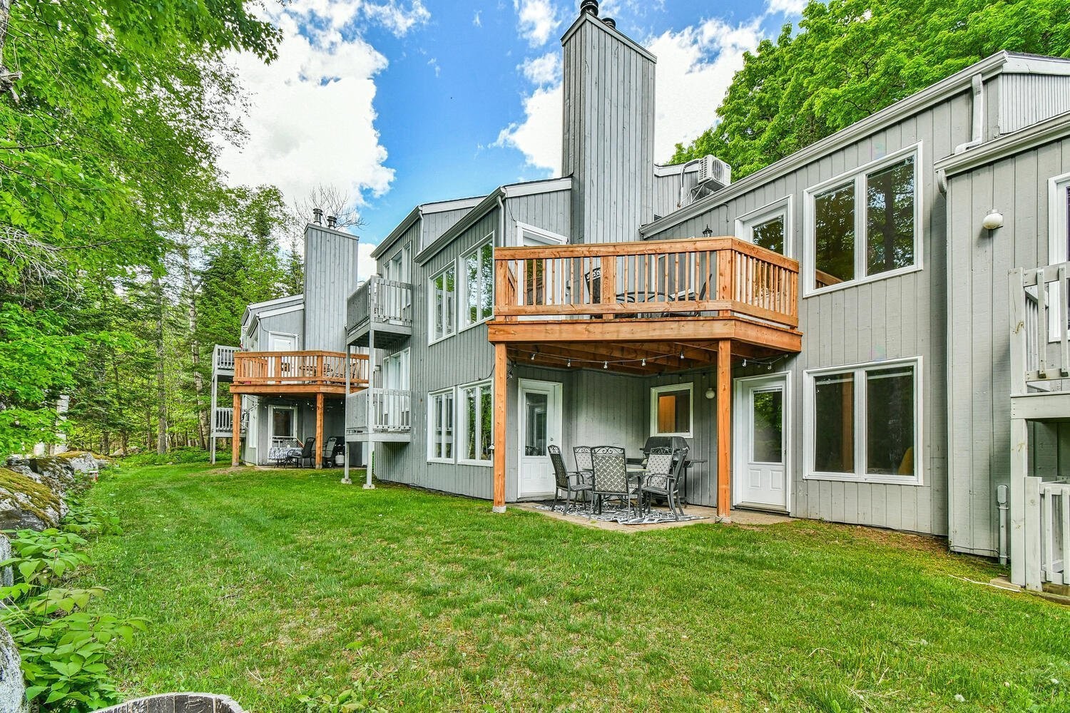 









1009

 - 1010


Crois. des Soleils

,
Mont-Tremblant,




QC
J8E1X6

