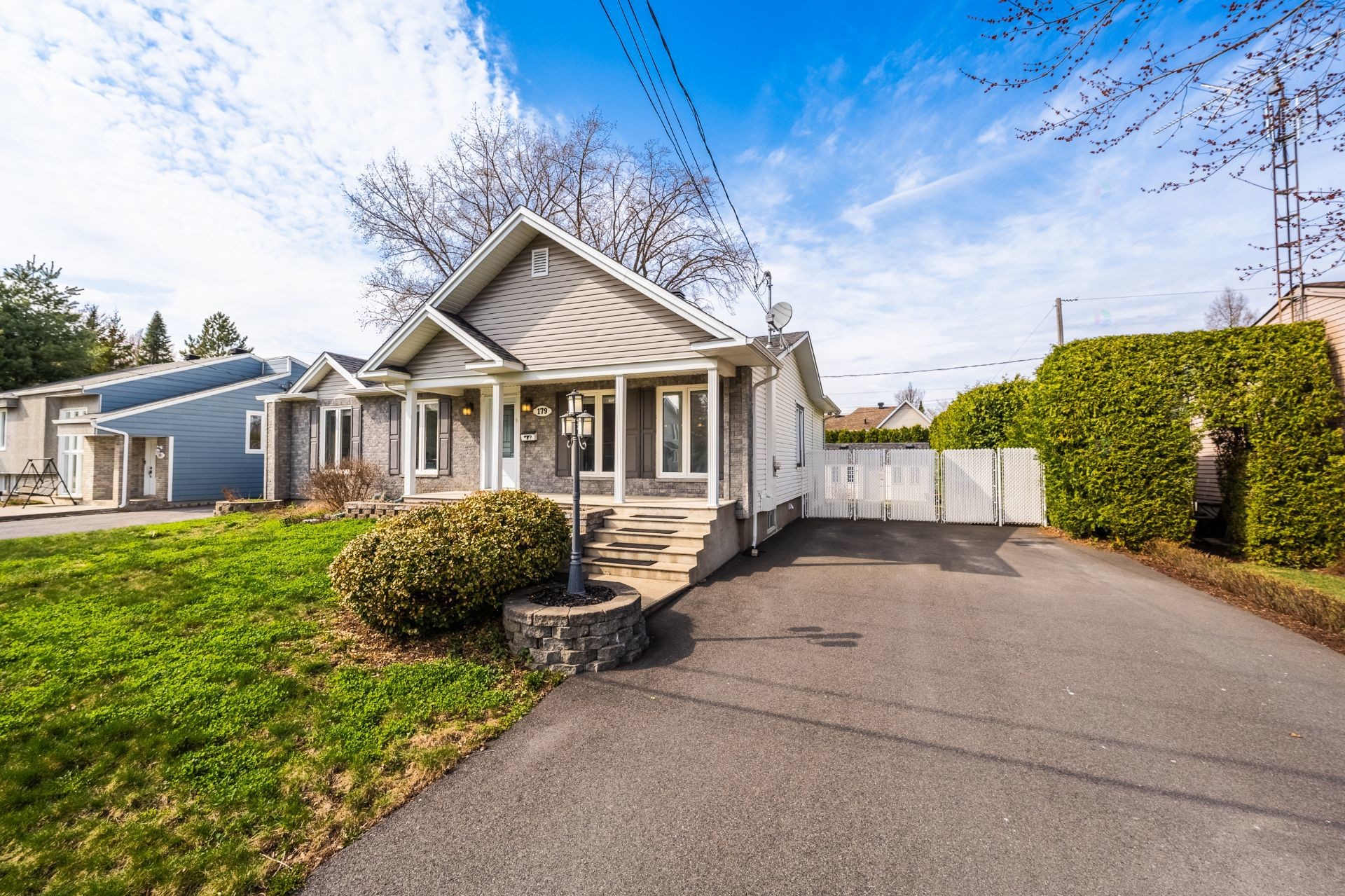 









179


Rue Mailloux

,
Saint-Jean-sur-Richelieu,




QC
J2W1N9

