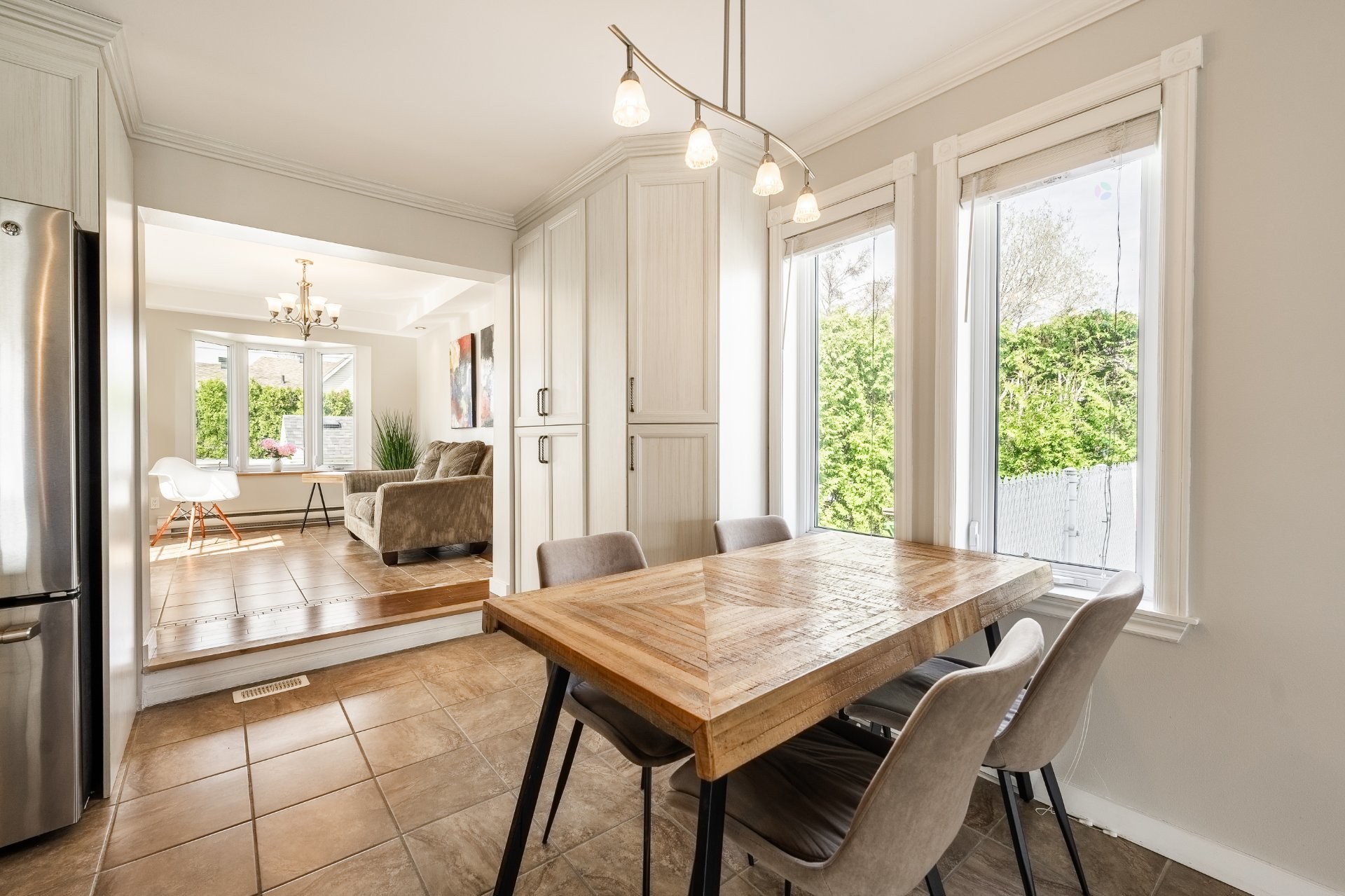 









179


Rue Mailloux

,
Saint-Jean-sur-Richelieu,




QC
J2W1N9


