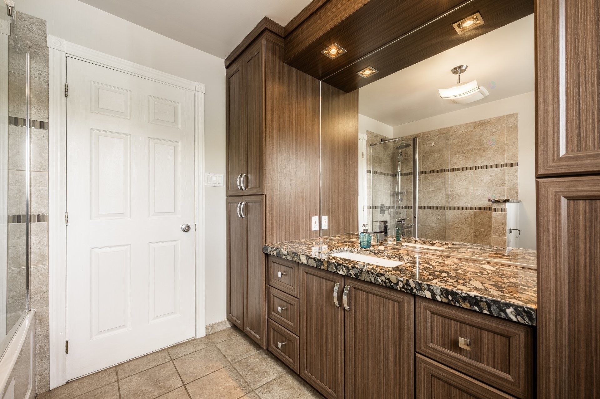 









179


Rue Mailloux

,
Saint-Jean-sur-Richelieu,




QC
J2W1N9

