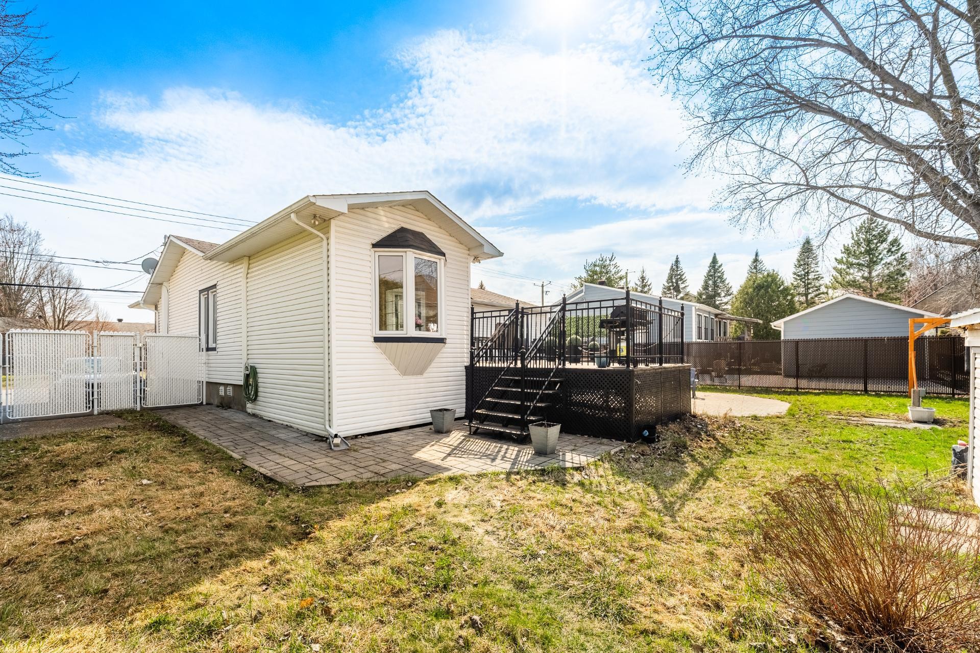 









179


Rue Mailloux

,
Saint-Jean-sur-Richelieu,




QC
J2W1N9

