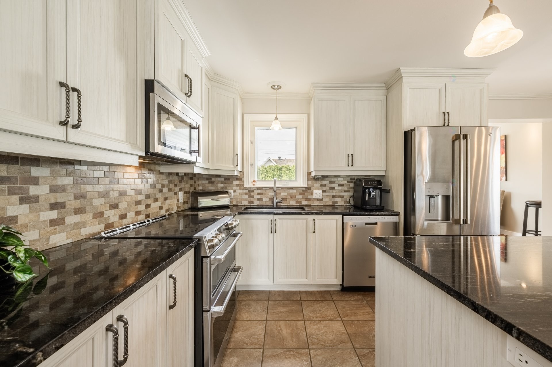









179


Rue Mailloux

,
Saint-Jean-sur-Richelieu,




QC
J2W1N9

