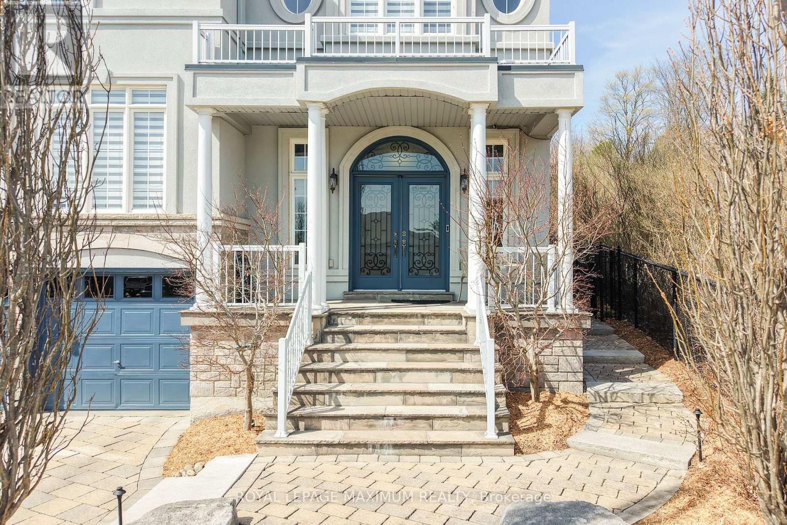 












89 SILVERVALLEY DRIVE

,
Caledon,




Ontario
L7E2Z1

