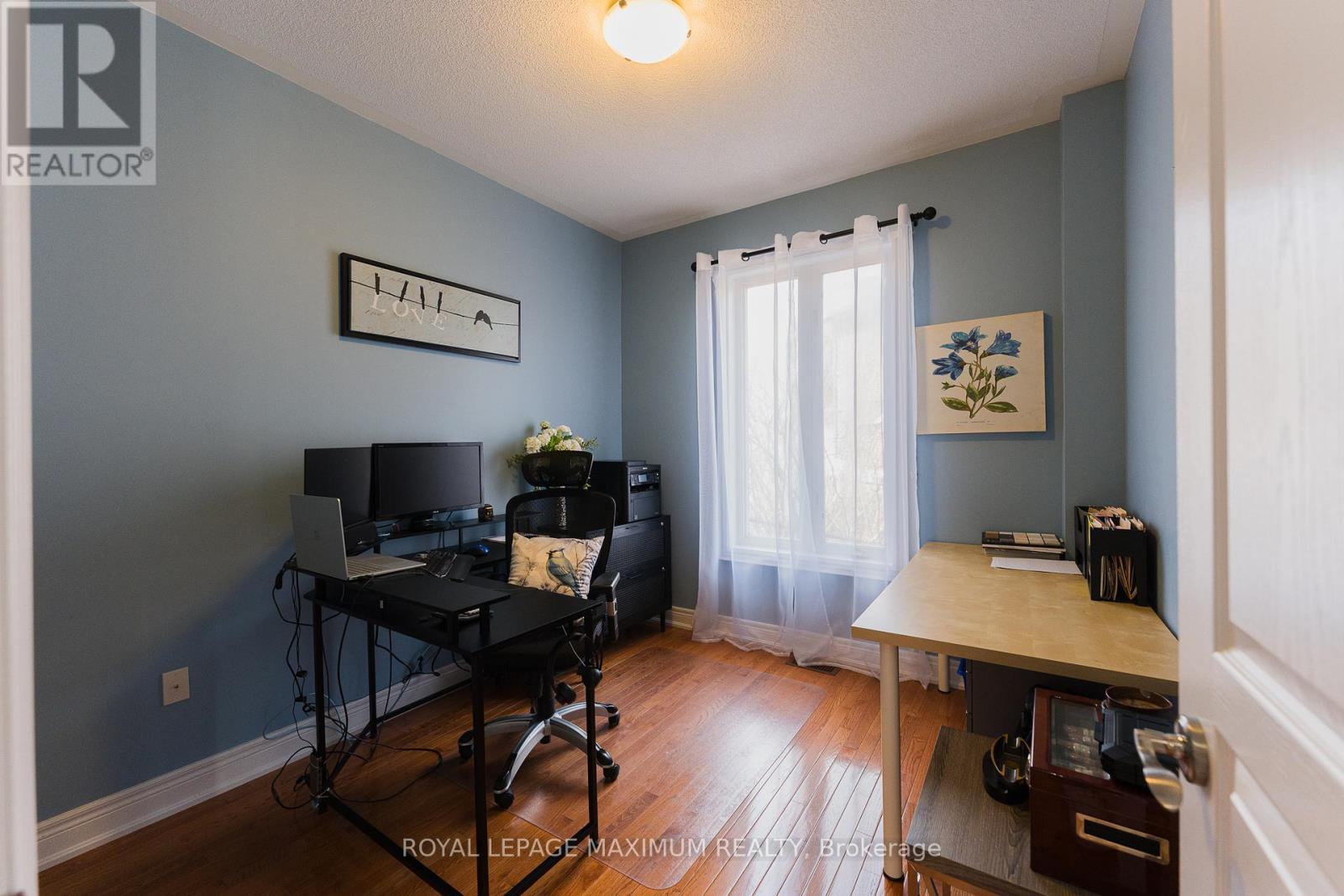 












89 SILVERVALLEY DRIVE

,
Caledon,




Ontario
L7E2Z1


