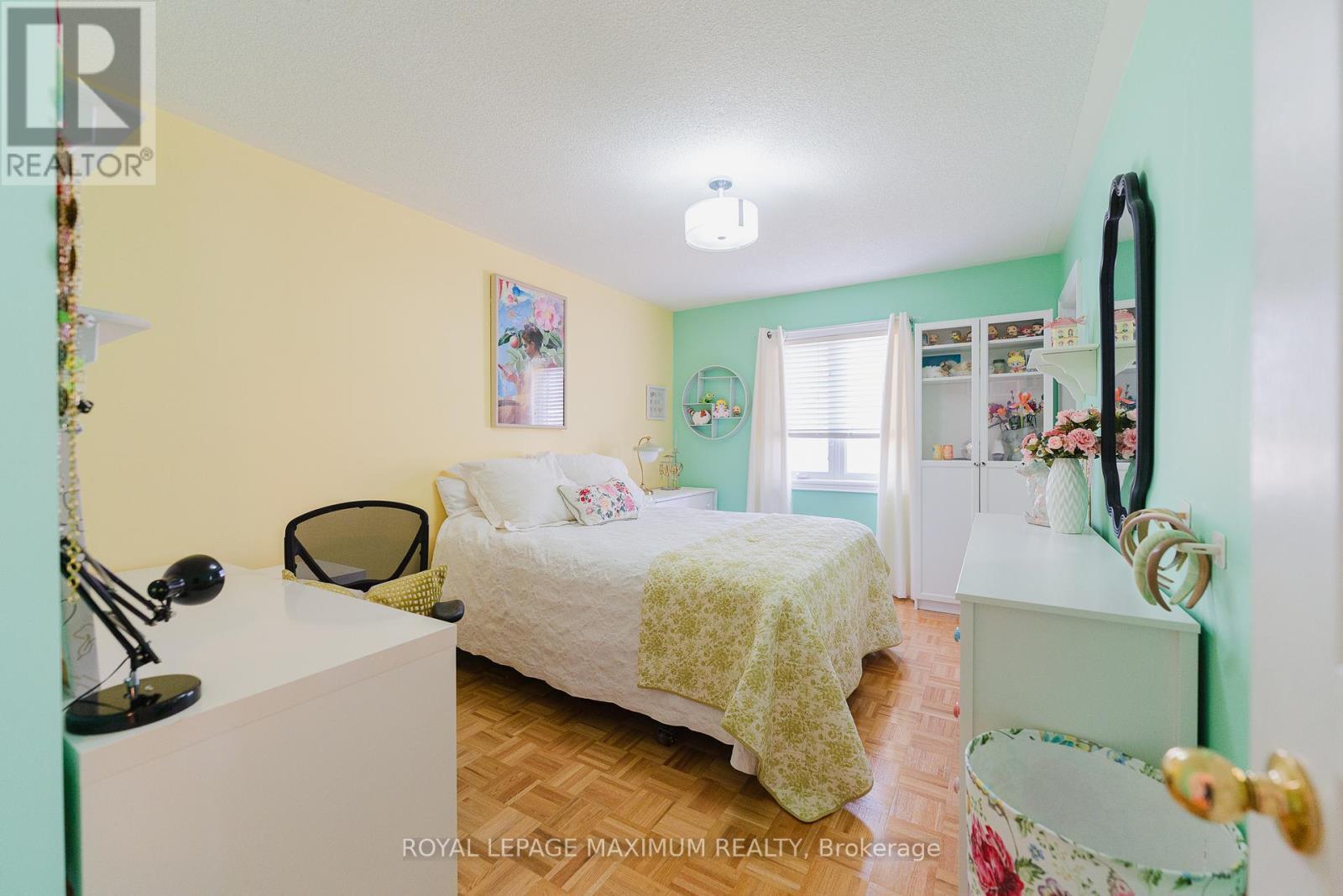












89 SILVERVALLEY DRIVE

,
Caledon,




Ontario
L7E2Z1

