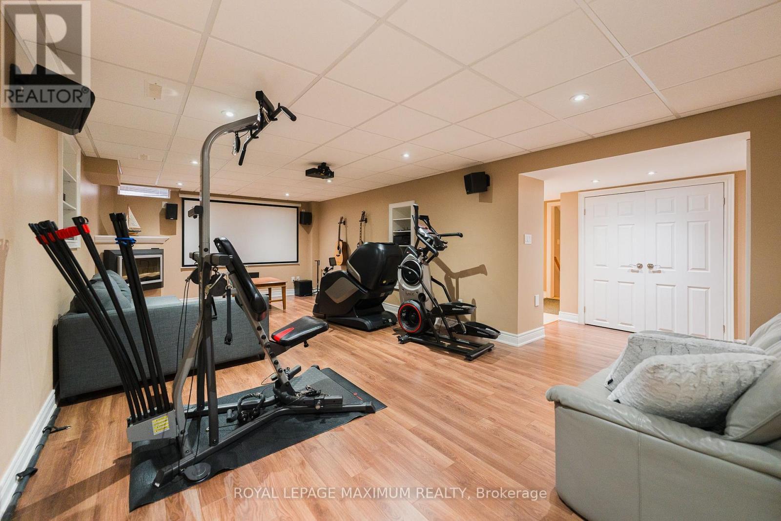 












89 SILVERVALLEY DRIVE

,
Caledon,




Ontario
L7E2Z1

