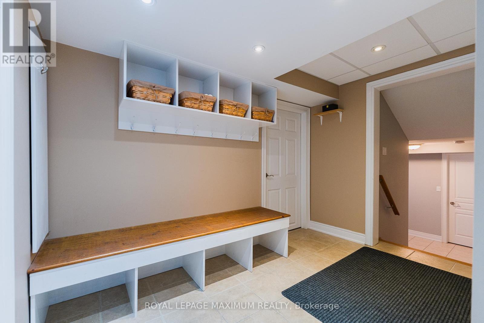 












89 SILVERVALLEY DRIVE

,
Caledon,




Ontario
L7E2Z1

