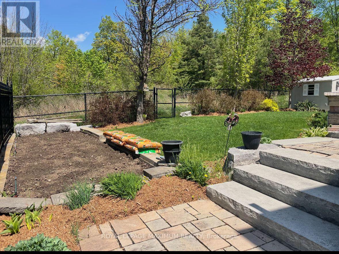 












89 SILVERVALLEY DRIVE

,
Caledon,




Ontario
L7E2Z1

