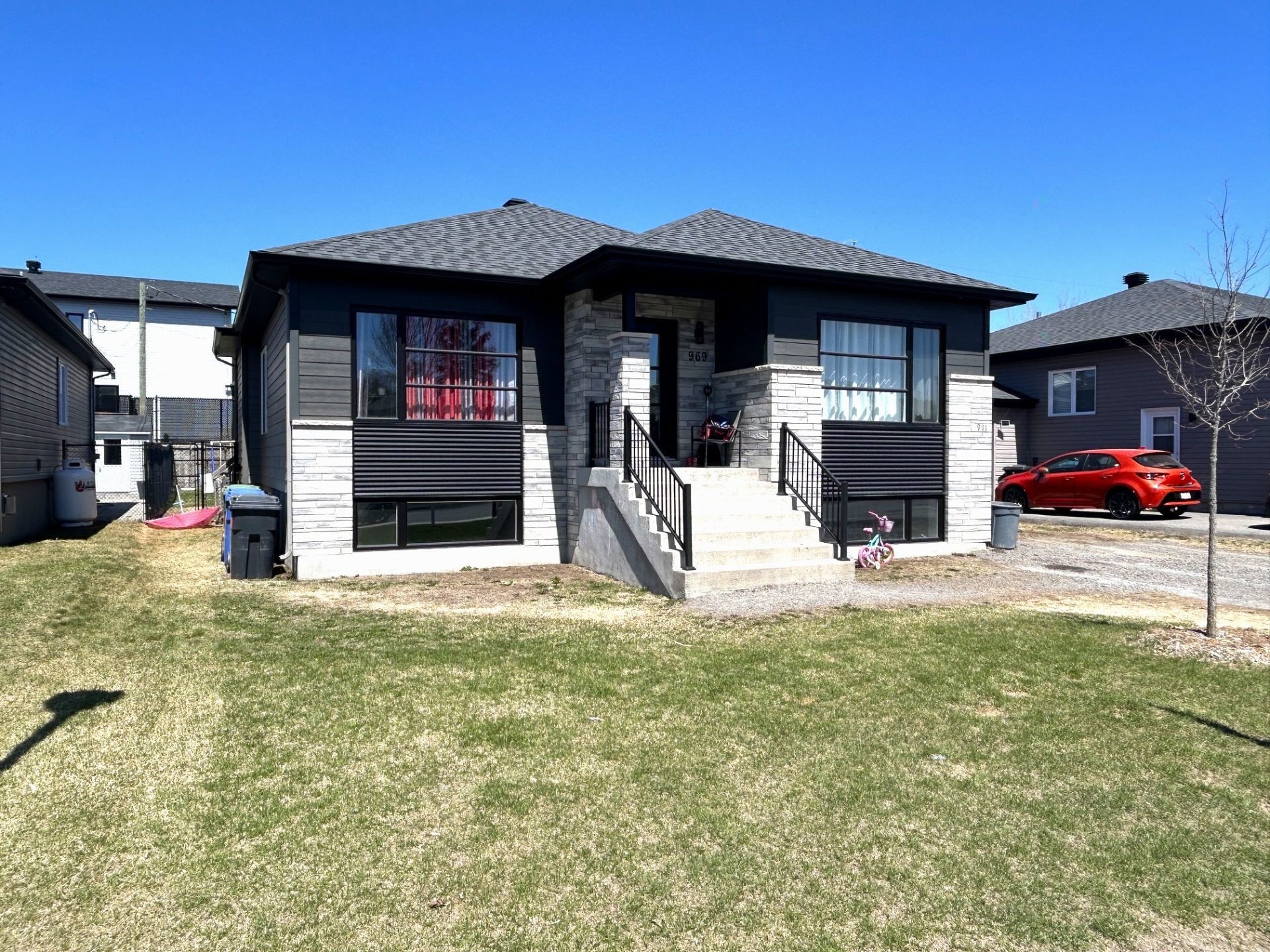 









969Z

 - 971Z


Rue du Faubourg

,
Saint-Jérôme,




QC
J5L0H9


