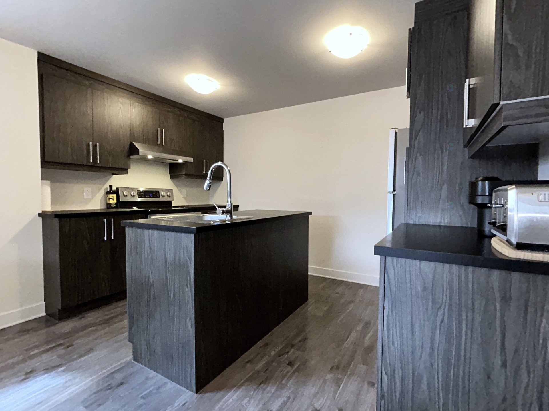 









969Z

 - 971Z


Rue du Faubourg

,
Saint-Jérôme,




QC
J5L0H9

