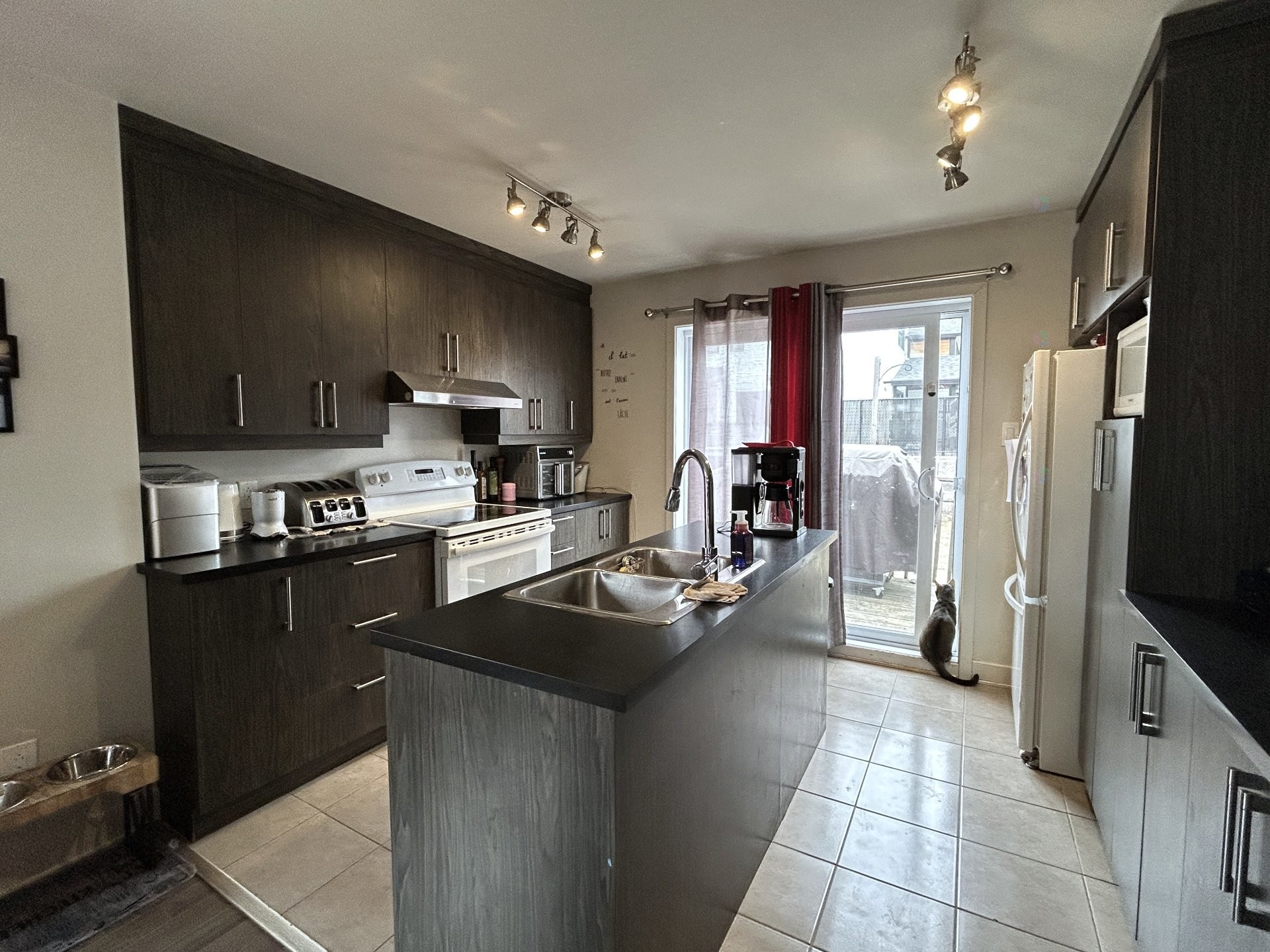 









969Z

 - 971Z


Rue du Faubourg

,
Saint-Jérôme,




QC
J5L0H9


