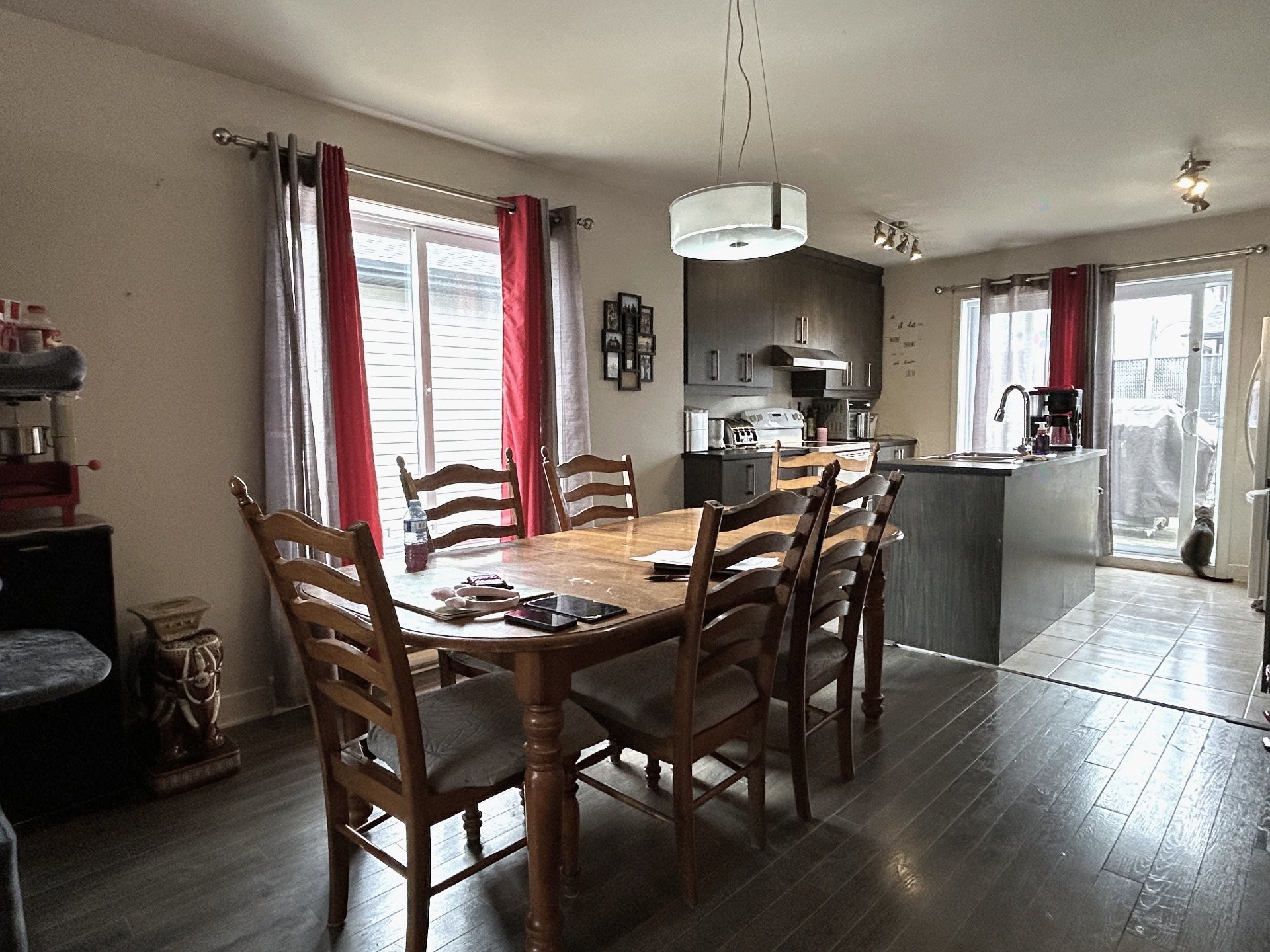 









969Z

 - 971Z


Rue du Faubourg

,
Saint-Jérôme,




QC
J5L0H9

