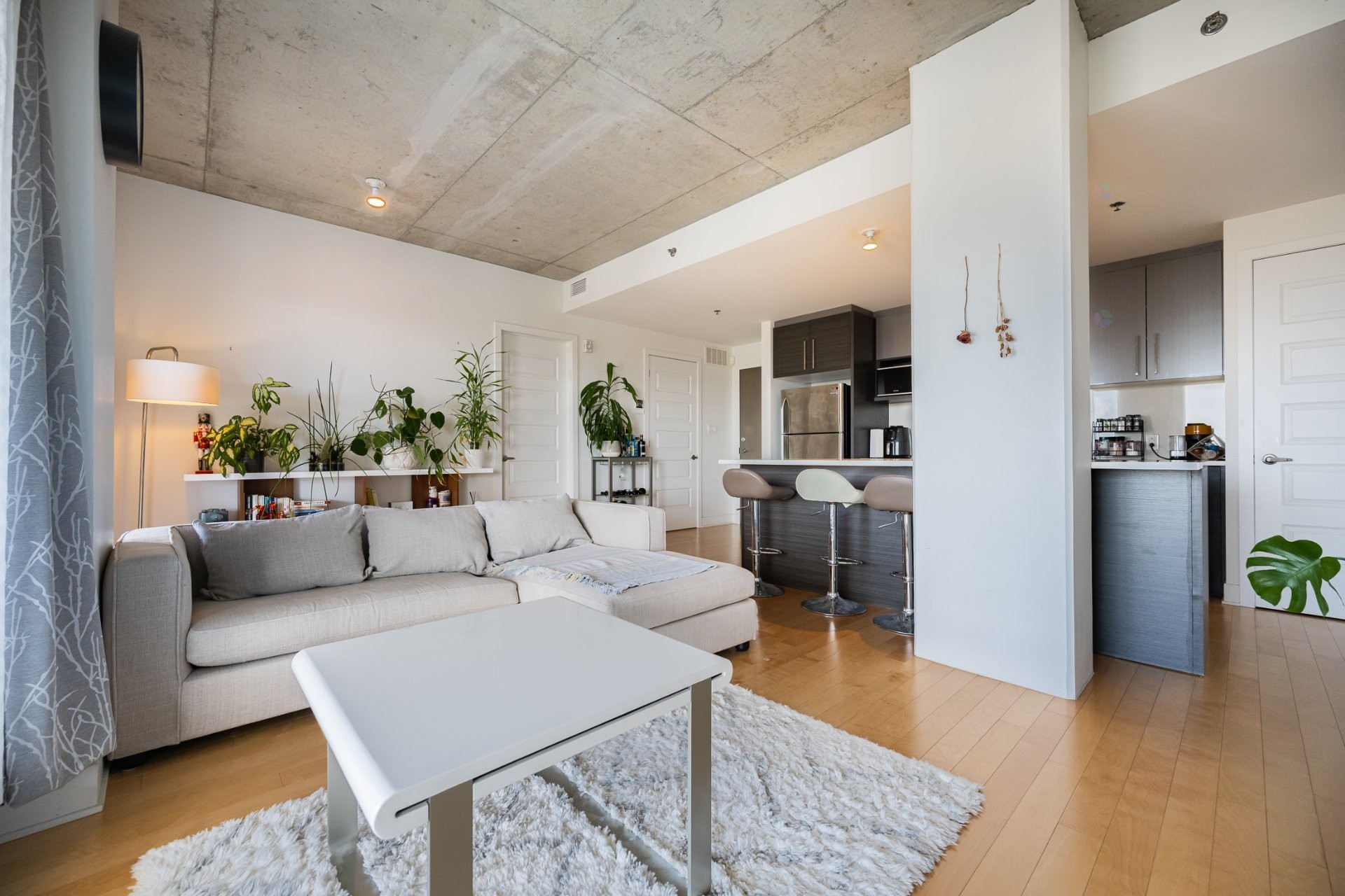 









2335


Ch. Manella

, 706,
Mont-Royal,




QC
H4P0B3

