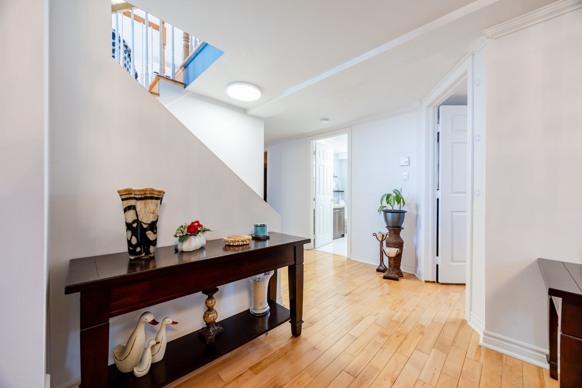 









5615


Av. Raoul

,
Longueuil (Saint-Hubert),




QC
J3Y7P2

