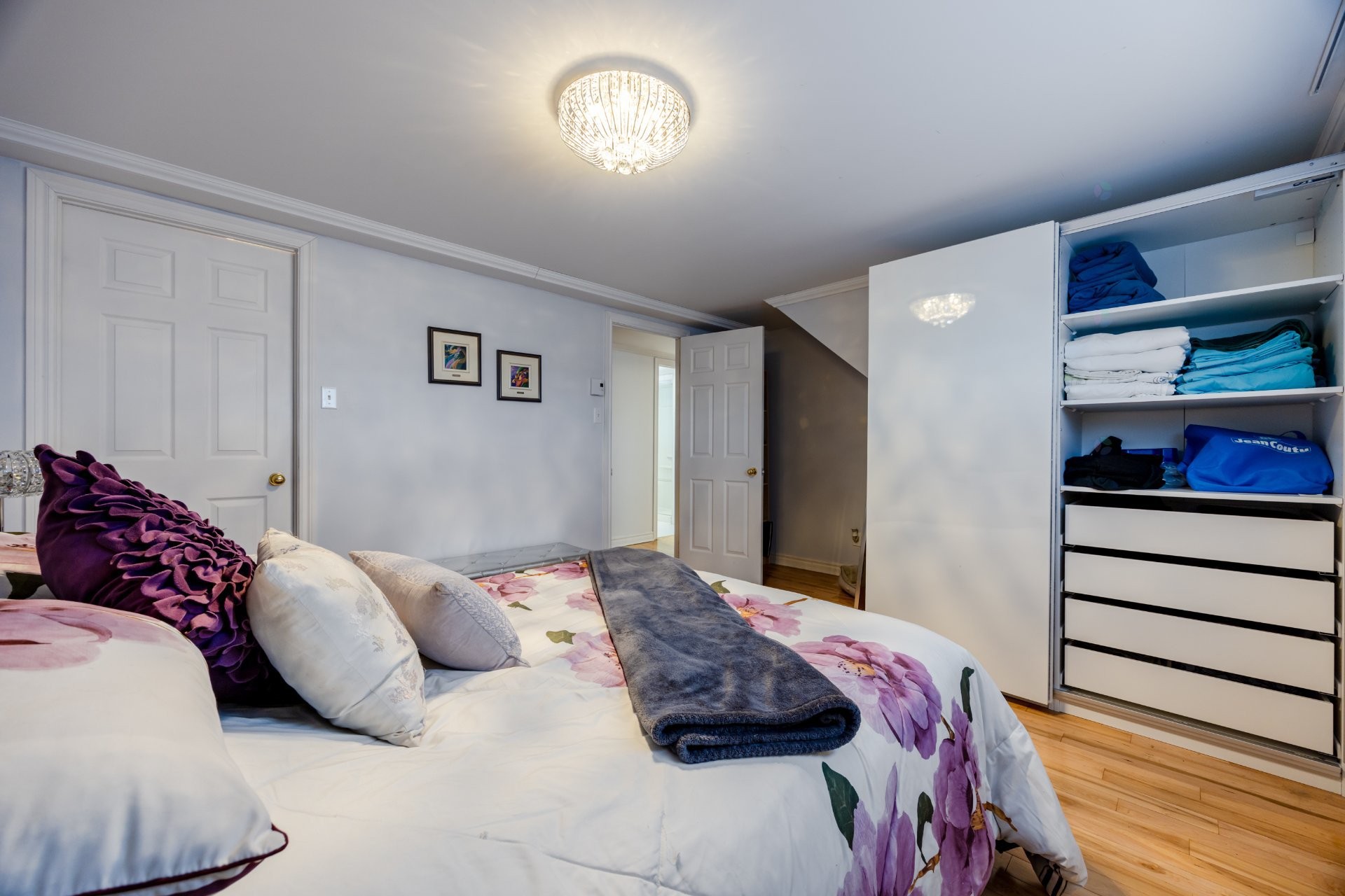 









5615


Av. Raoul

,
Longueuil (Saint-Hubert),




QC
J3Y7P2

