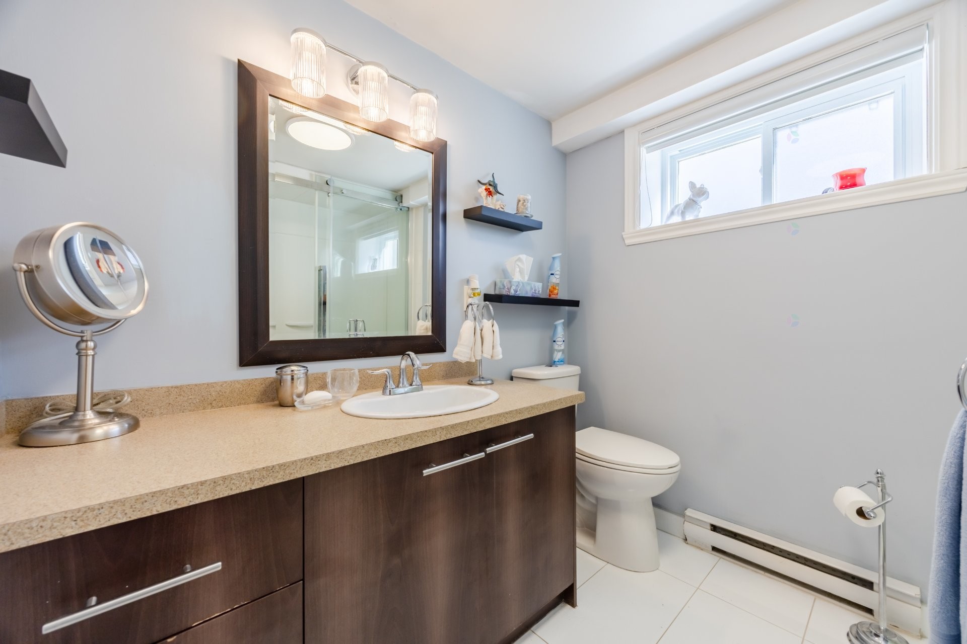 









5615


Av. Raoul

,
Longueuil (Saint-Hubert),




QC
J3Y7P2

