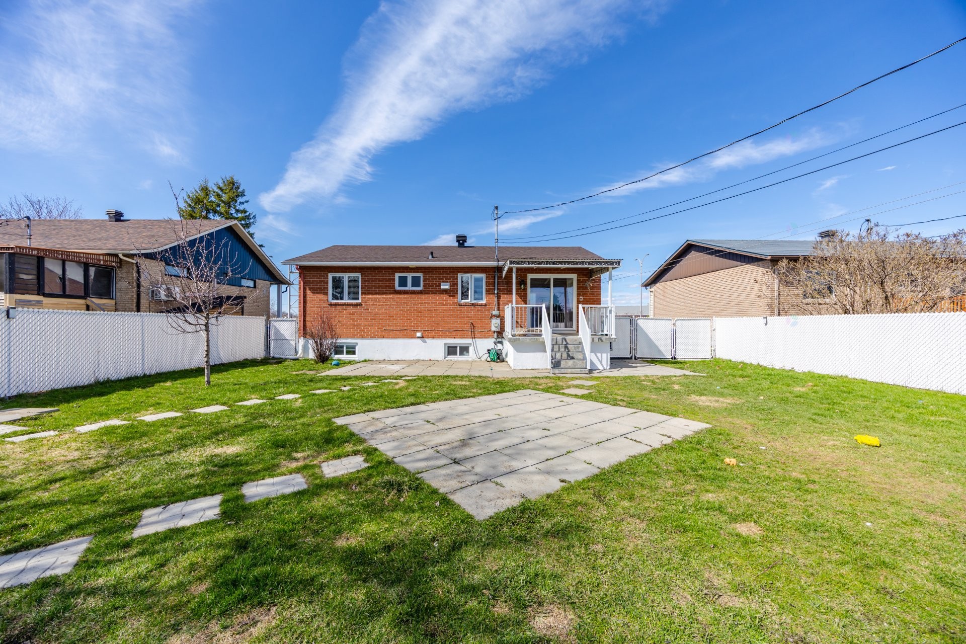 









5615


Av. Raoul

,
Longueuil (Saint-Hubert),




QC
J3Y7P2

