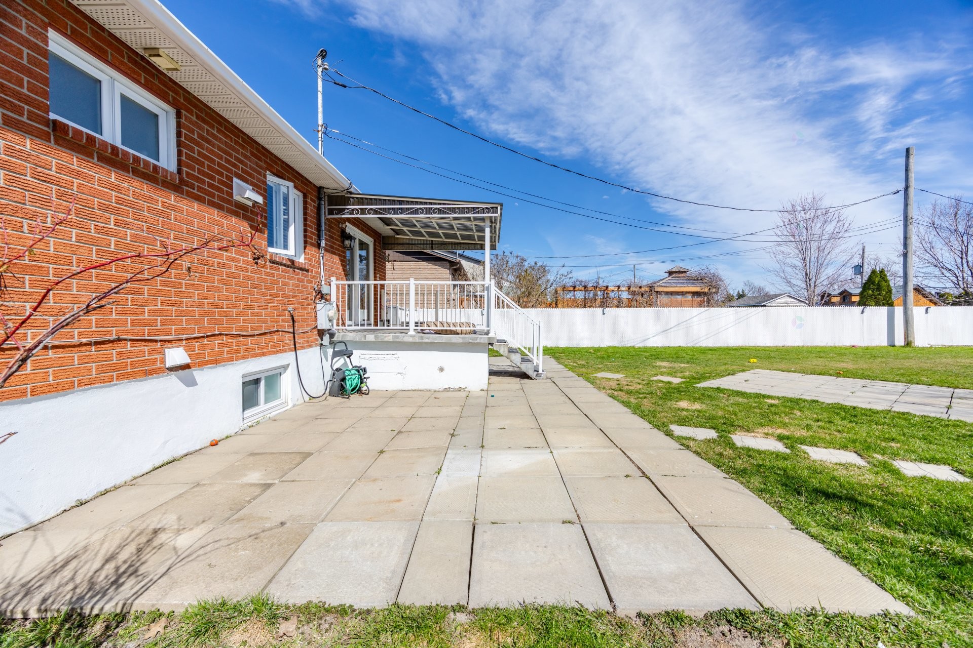 









5615


Av. Raoul

,
Longueuil (Saint-Hubert),




QC
J3Y7P2

