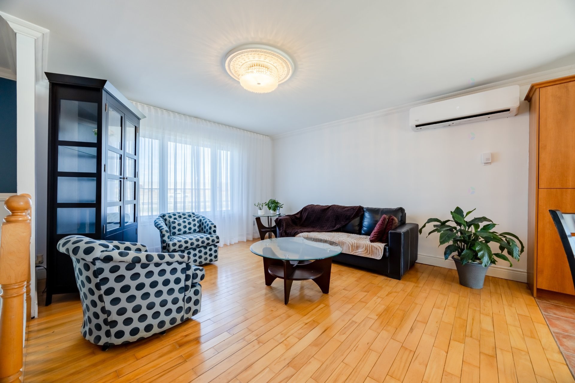 









5615


Av. Raoul

,
Longueuil (Saint-Hubert),




QC
J3Y7P2

