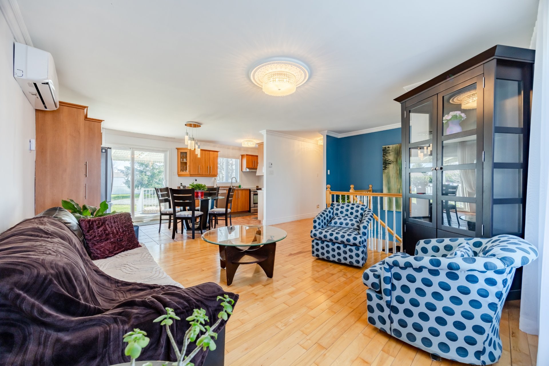 









5615


Av. Raoul

,
Longueuil (Saint-Hubert),




QC
J3Y7P2

