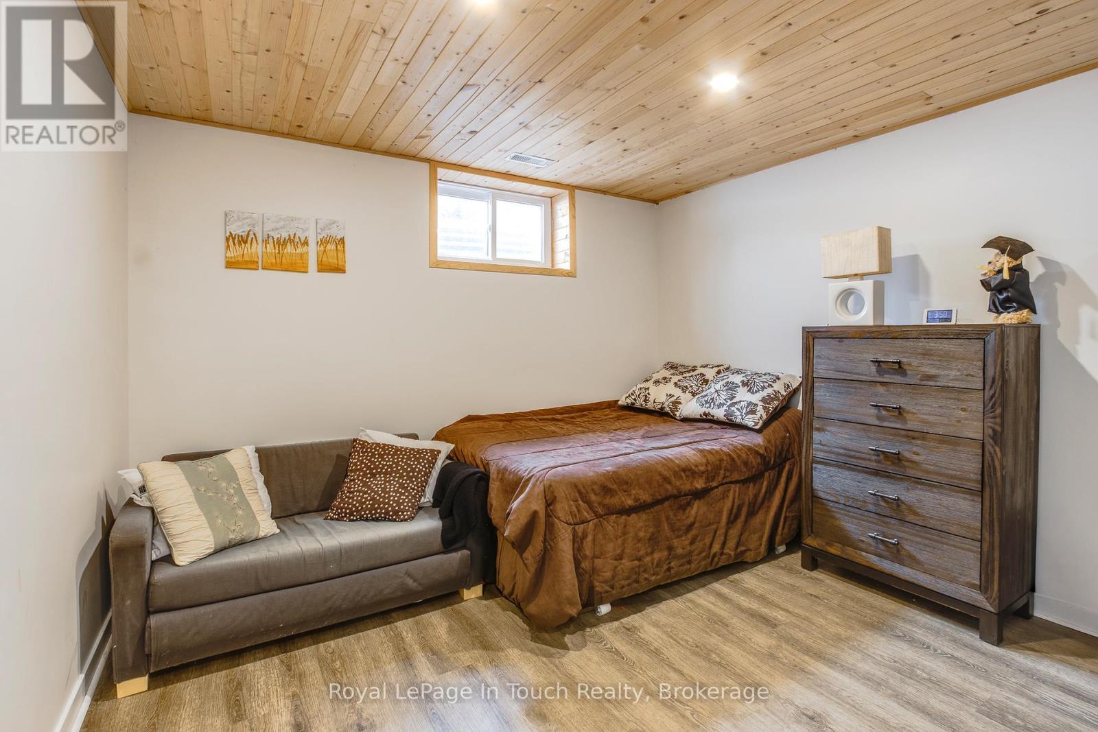 












1130 MARCELLUS DRIVE

,
Midland,




Ontario
L4R5J1

