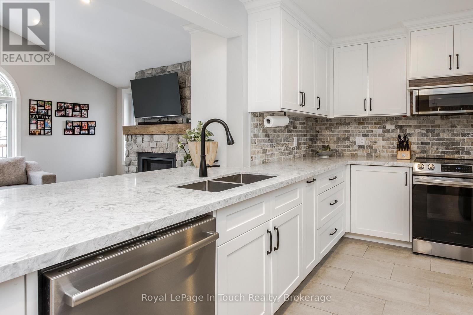 












1130 MARCELLUS DRIVE

,
Midland,




Ontario
L4R5J1

