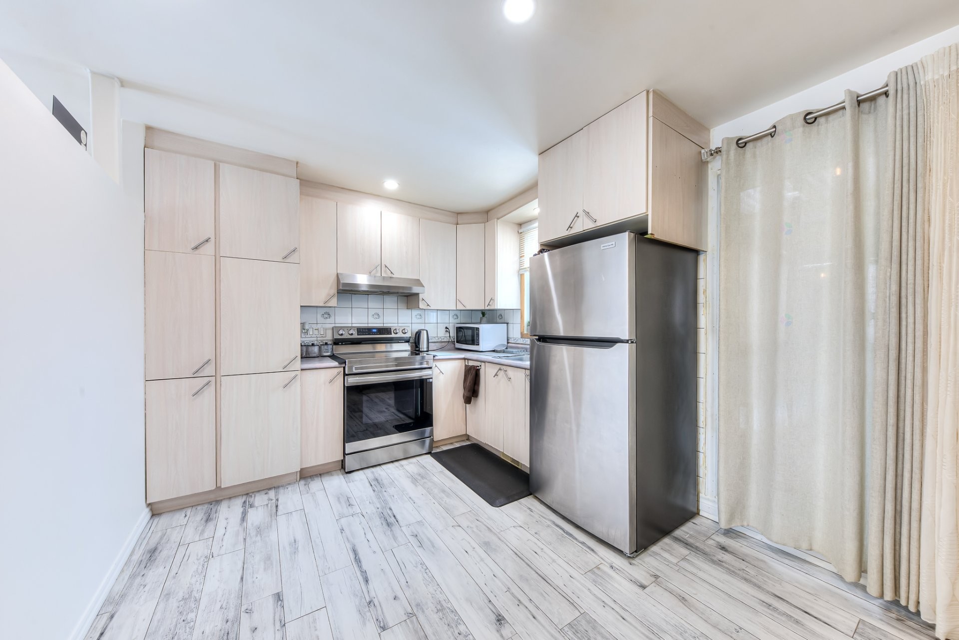 









3775


Rue Sullivan

,
Longueuil (Saint-Hubert),




QC
J3Y6L8

