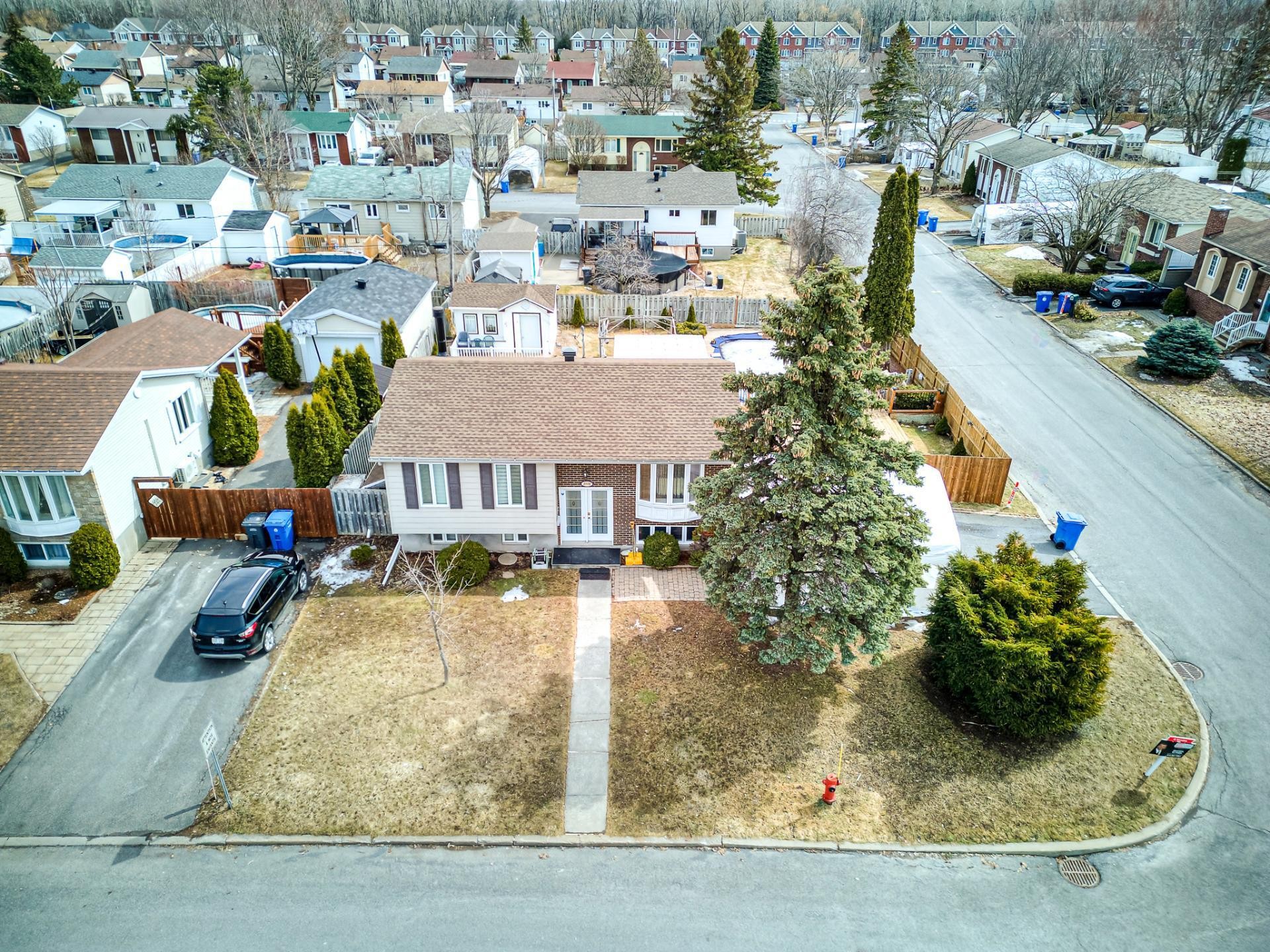 









3775


Rue Sullivan

,
Longueuil (Saint-Hubert),




QC
J3Y6L8

