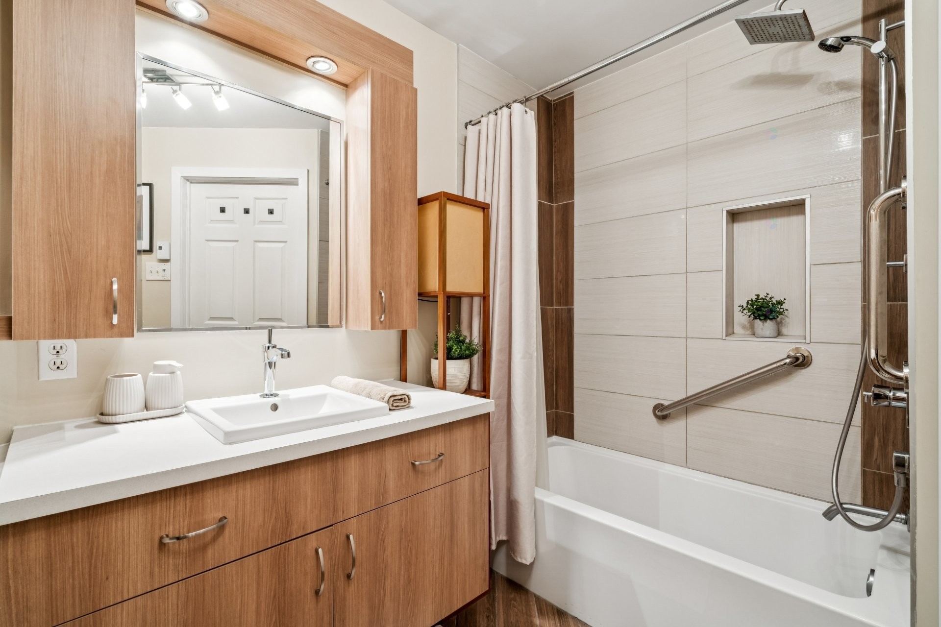 









992


Rue Notre-Dame

, 103,
Repentigny (Repentigny),




QC
J5Y3Y6


