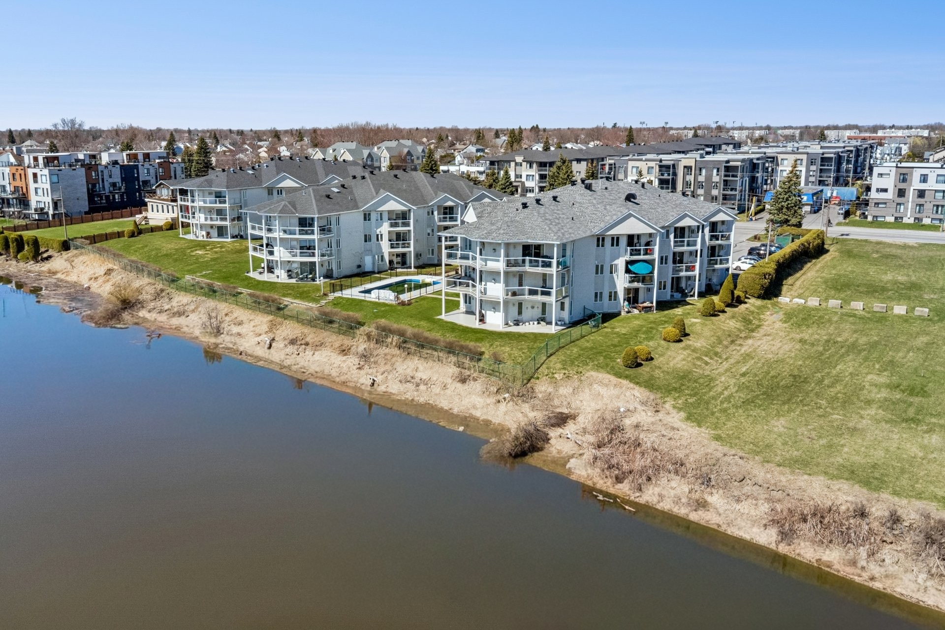 









992


Rue Notre-Dame

, 103,
Repentigny (Repentigny),




QC
J5Y3Y6

