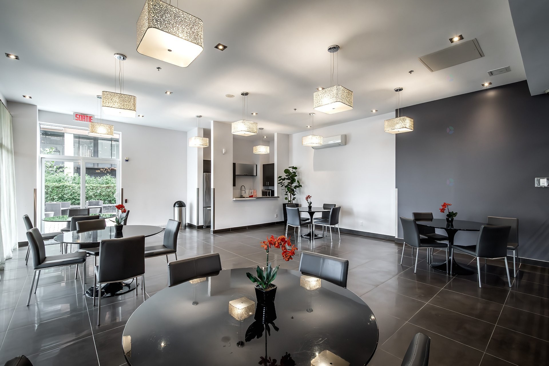 









1800


Boul. Angrignon

, 307,
Montréal (LaSalle),




QC
H8N0B8

