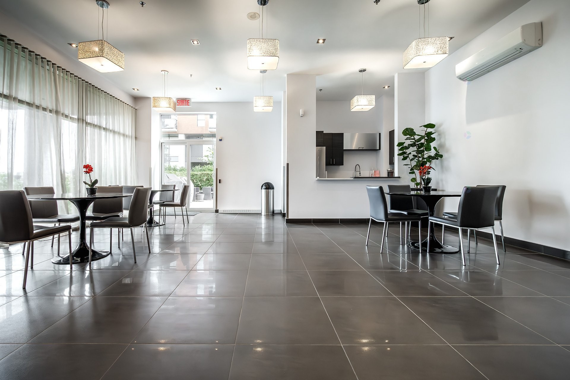 









1800


Boul. Angrignon

, 307,
Montréal (LaSalle),




QC
H8N0B8

