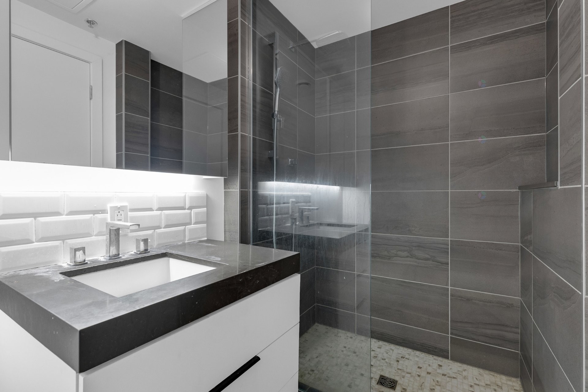 









101


Rue Peel

, 1559,
Montréal (Le Sud-Ouest),




QC
H3C0Y1

