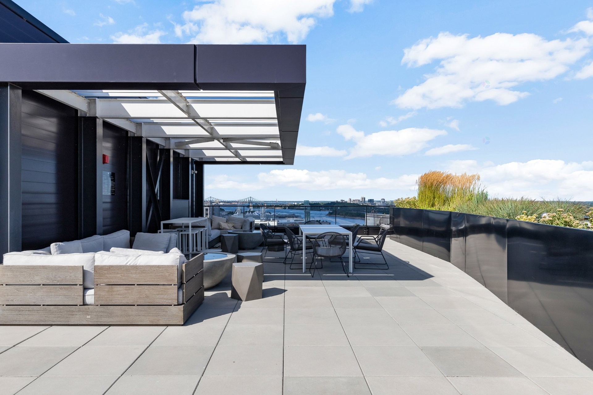 









101


Rue Peel

, 1559,
Montréal (Le Sud-Ouest),




QC
H3C0Y1

