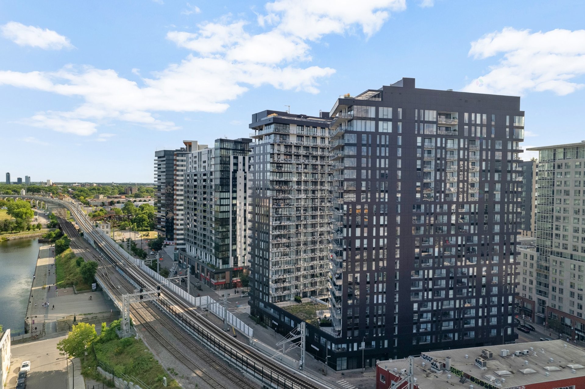 









101


Rue Peel

, 1559,
Montréal (Le Sud-Ouest),




QC
H3C0Y1

