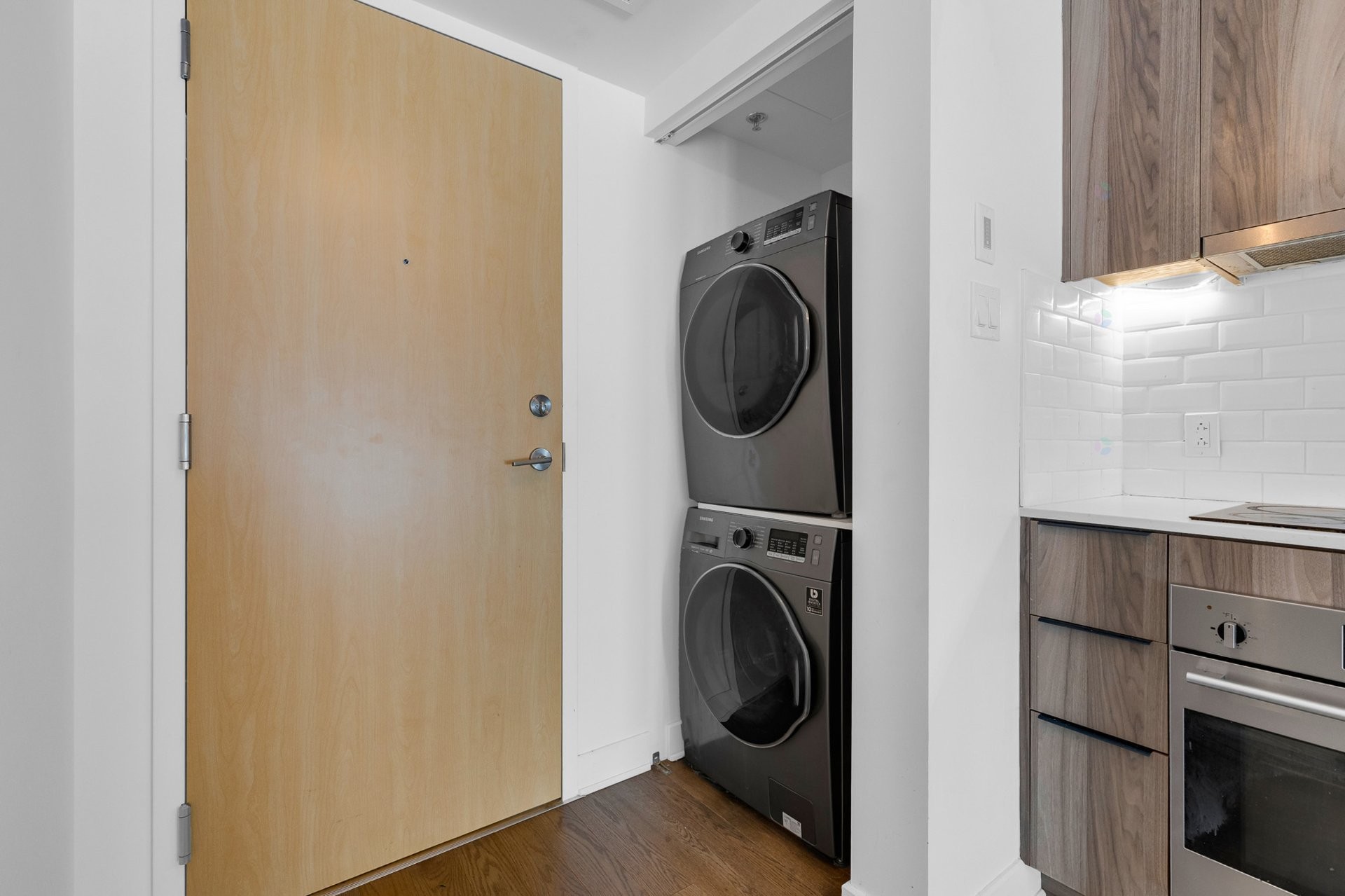 









101


Rue Peel

, 1559,
Montréal (Le Sud-Ouest),




QC
H3C0Y1

