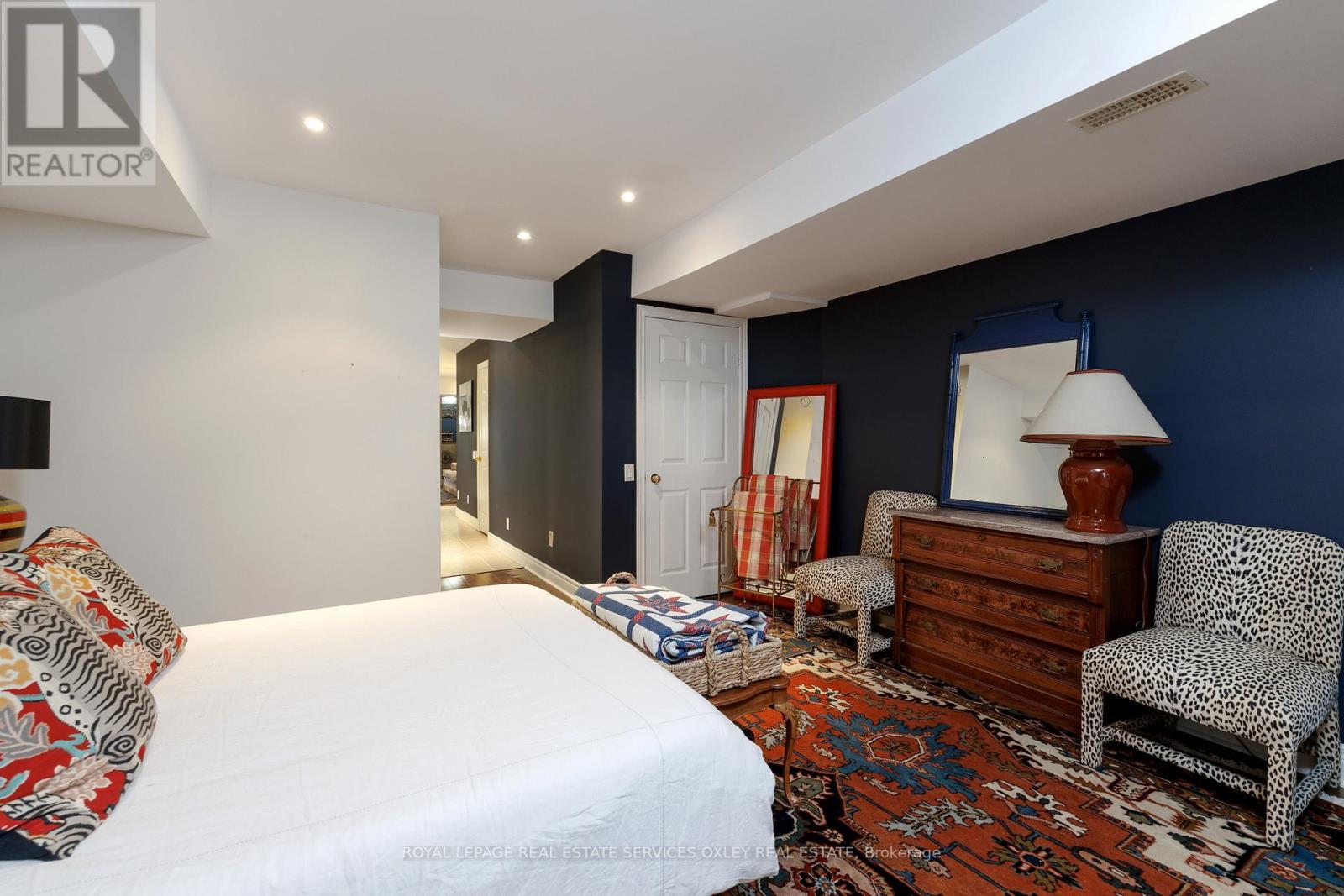 












184 BEDFORD ROAD

,
Toronto,




Ontario
M5R2K9

