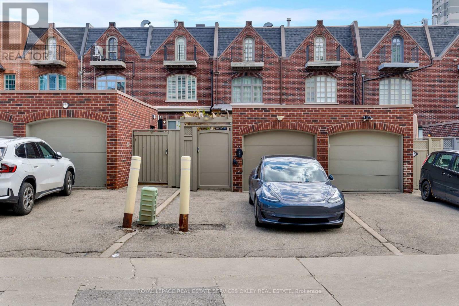 












184 BEDFORD ROAD

,
Toronto,




Ontario
M5R2K9

